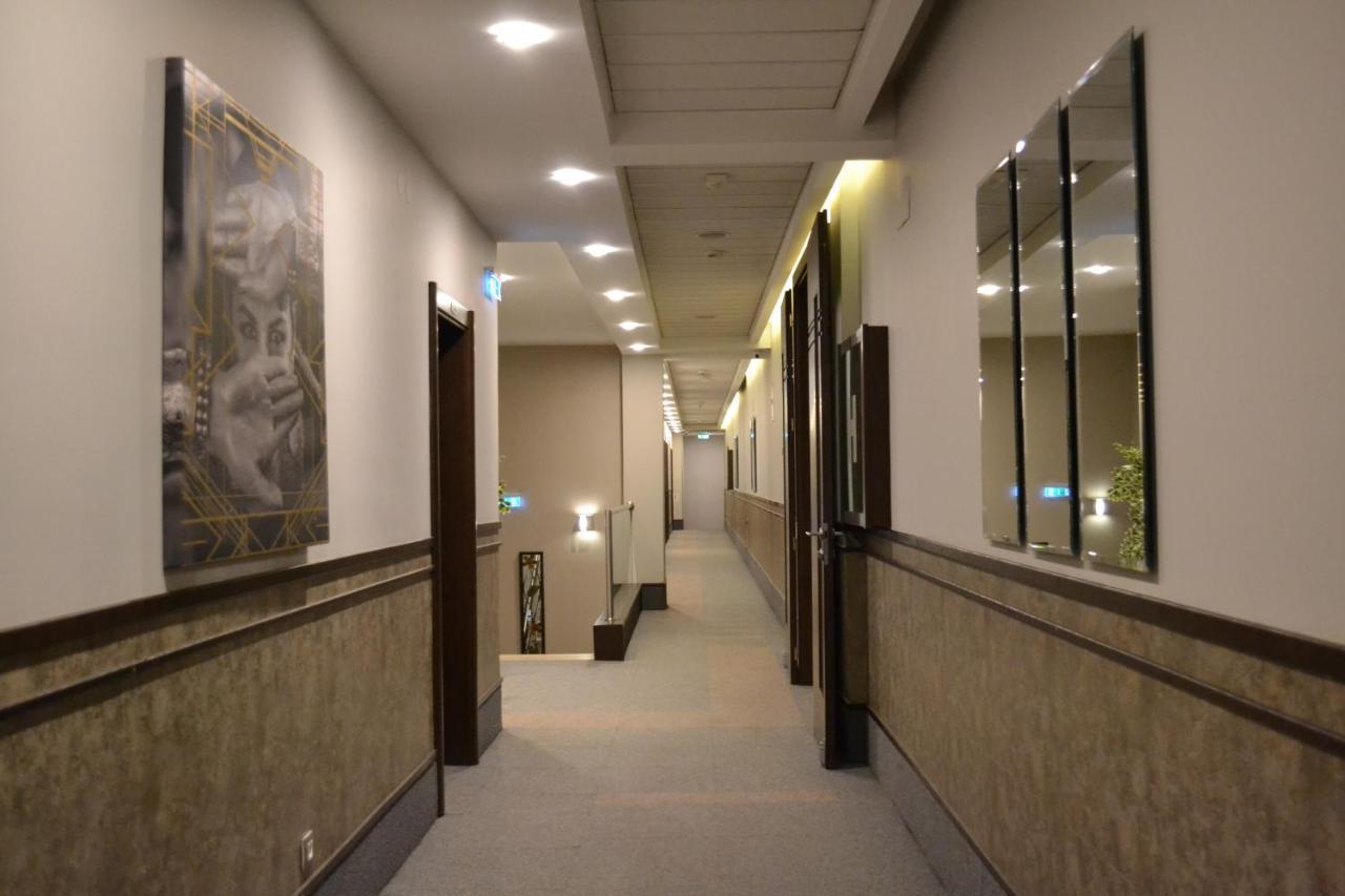 Queen'S Hotel - Zebra Centre Skopje Zewnętrze zdjęcie