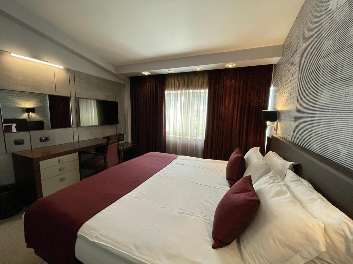 Queen'S Hotel - Zebra Centre Skopje Zewnętrze zdjęcie