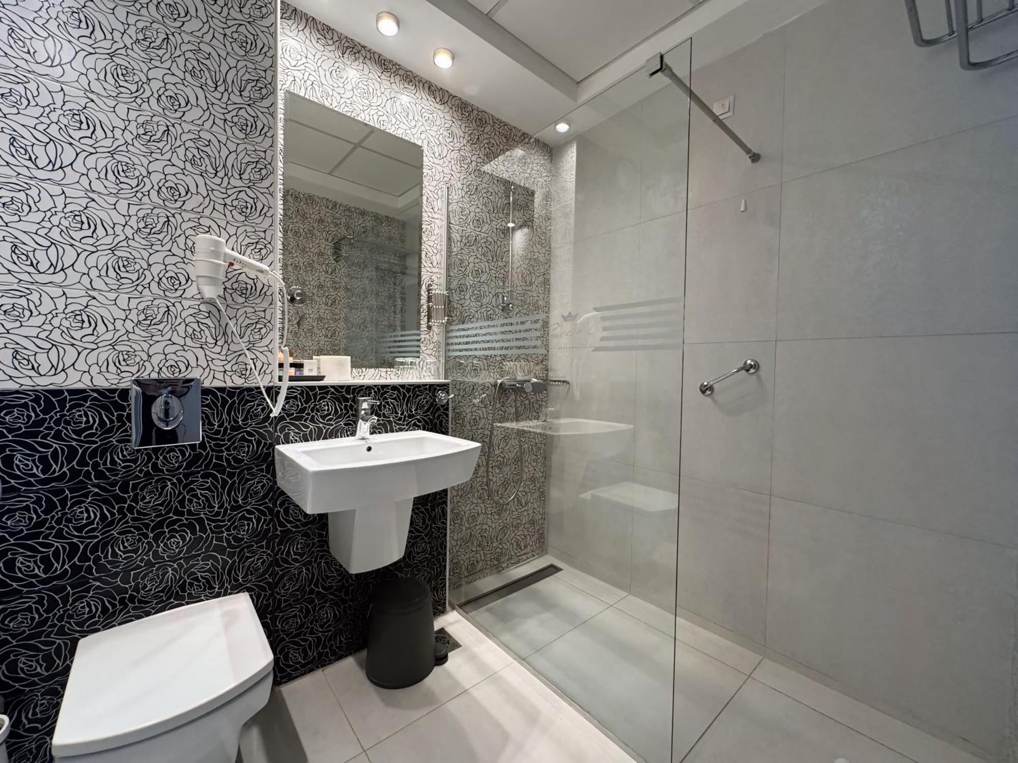 Queen'S Hotel - Zebra Centre Skopje Zewnętrze zdjęcie